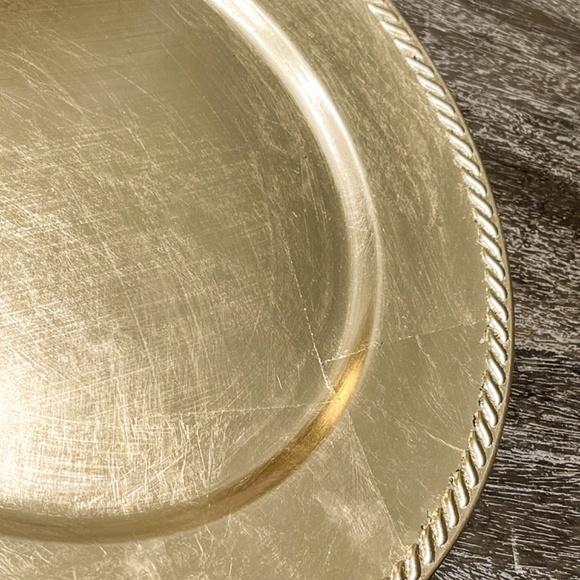 Gold charger plates , 59 chargers - Picture 8 of 11